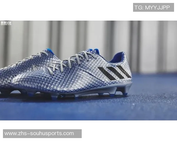 阿迪足球鞋助力球场表现提升，让你在比赛中尽显风采与实力